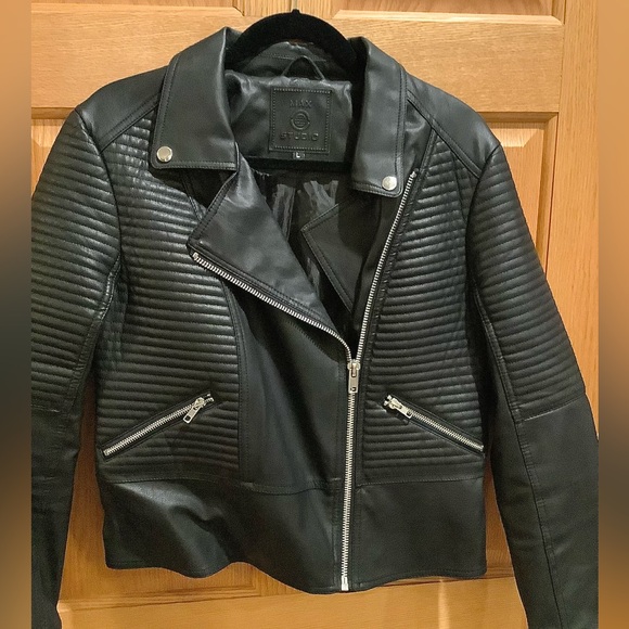 Max Studio Women’s Black Faux Leather Quilted Zippered Moto Jacket Size Large - Picture 4 of 12